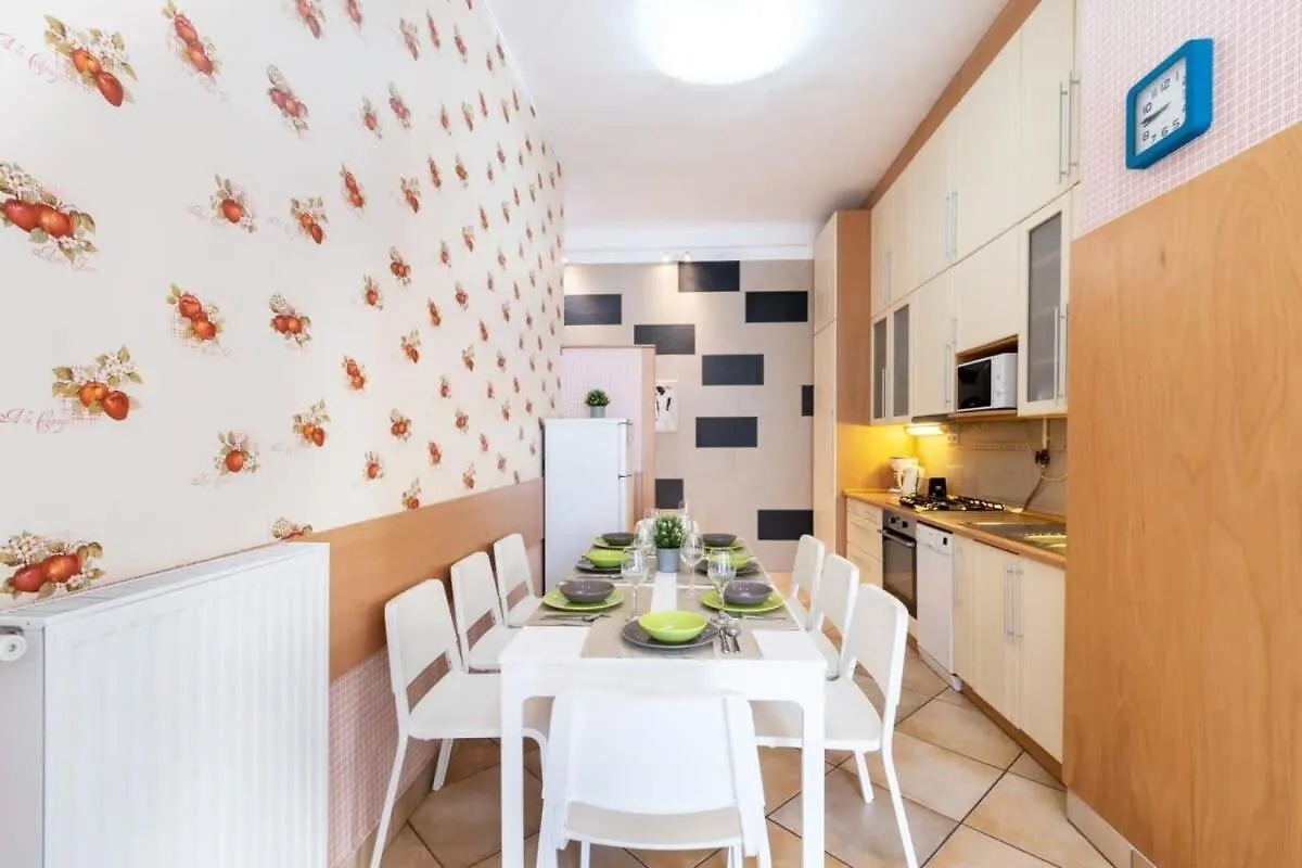 Spacious And Comfy Very Central Apartment Budapest