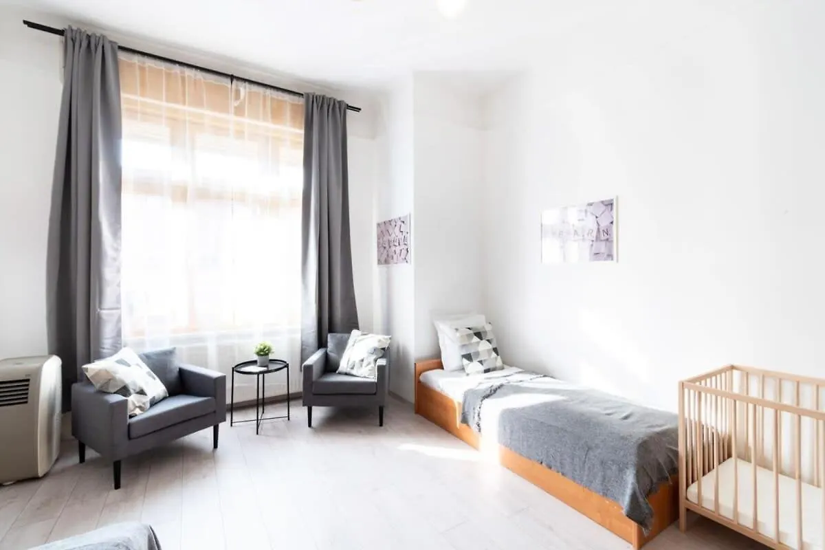 Spacious And Comfy Very Central Apartment Budapest