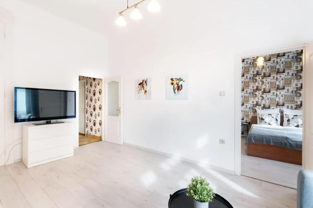 Spacious And Comfy Very Central Apartment Budapest