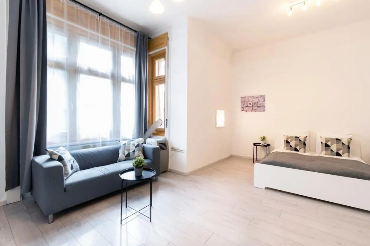 Spacious And Comfy Very Central Apartment Budapest