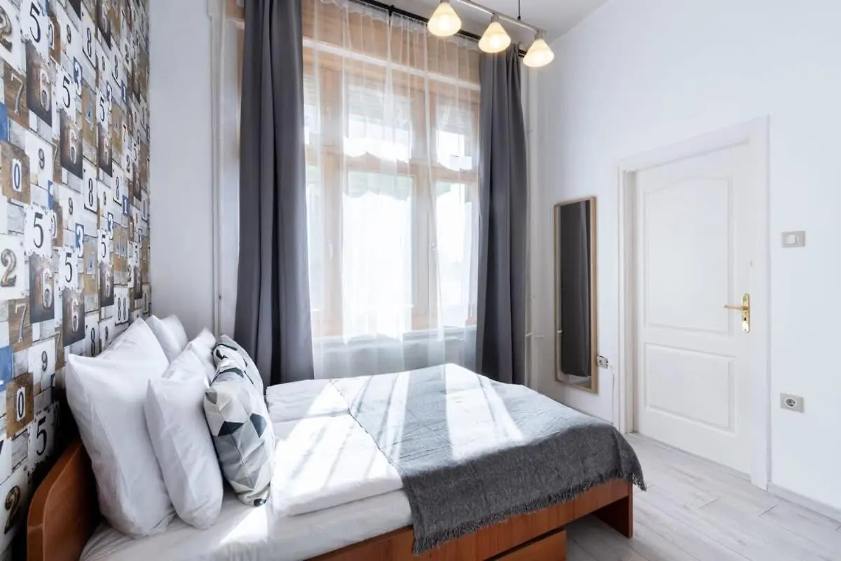 Spacious And Comfy Very Central Apartment Budapest